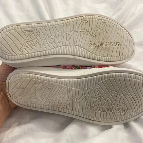 💚 Blowfish | Distressed Floral Laceless low rider sneakers - kids size 2 - Picture 5 of 7